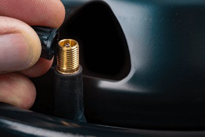 Как часто необходимо менять колесные вентили?